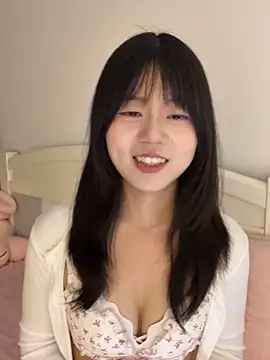 Snapshot of Ella-A9 chatting on October 2025 05:47:01 PM Ella-A9 online show from October 2025 05:47:01 PM
