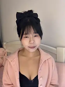 Snapshot of Ella-A9 chatting on October 2025 03:12:02 PM Ella-A9 online show from October 2025 03:12:02 PM