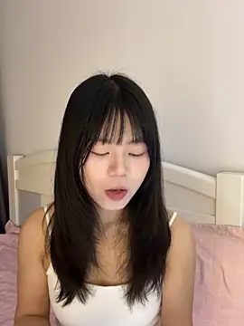Snapshot of Ella-A9 chatting on October 2025 07:00:02 AM Ella-A9 online show from October 2025 07:00:02 AM