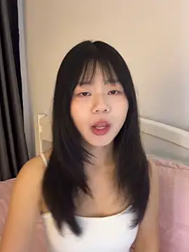 Snapshot of Ella-A9 chatting on October 2025 07:05:01 PM Ella-A9 online show from October 2025 07:05:01 PM