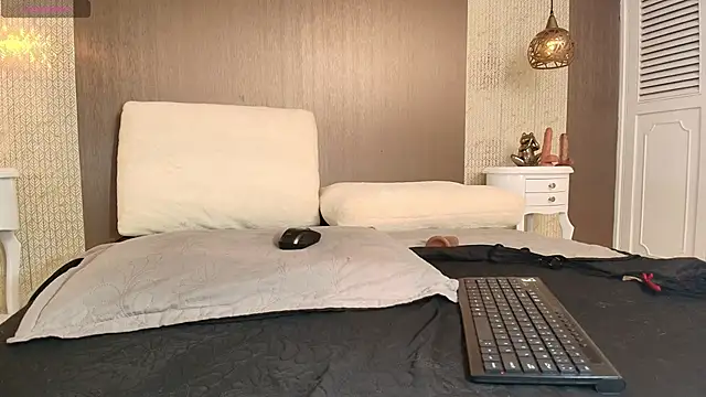 Tiifany Baker online show from November 2025 07:56:01 AM