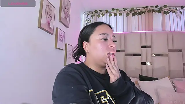 Snapshot of Zoey_thompson chatting on November 2025 07:46:02 PM Zoey thompson online show from November 2025 07:46:02 PM