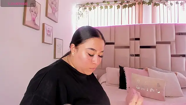 Snapshot of Zoey_thompson chatting on November 2025 03:27:02 PM Zoey thompson online show from November 2025 03:27:02 PM