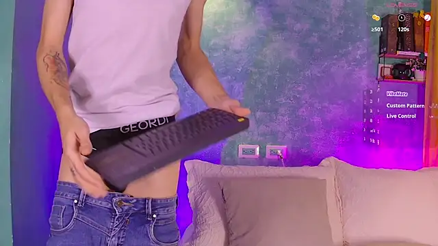 Snapshot of VicenteFerrer chatting on November 2025 11:48:01 PM VicenteFerrer online show from November 2025 11:48:01 PM