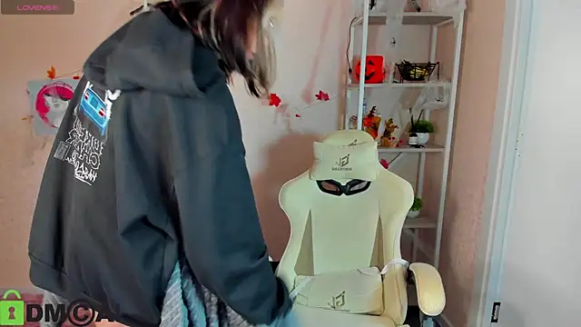 R0cket bunny online show from November 2025 01:05:01 AM