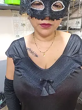 Snapshot of Queen_Nightt chatting on April 2026 03:37:02 AM Queen Nightt online show from April 2026 03:37:02 AM