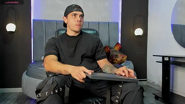 Liam walk  online show from September 2025 08:09:02 PM