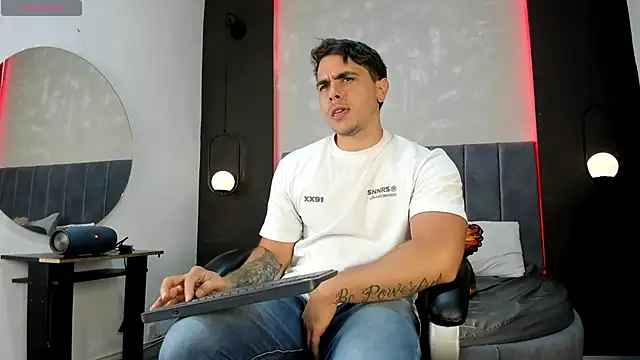 Liam walk  online show from October 2025 08:06:02 PM