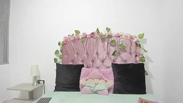 ivy moon05 online show from October 2025 01:11:01 PM