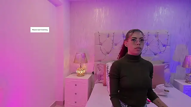 Snapshot of Pamelamiler__ chatting on September 2025 01:23:02 PM Pamelamiler online show from September 2025 01:23:02 PM