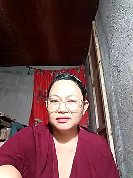 Everleigh mom online show from October 2025 08:14:02 PM