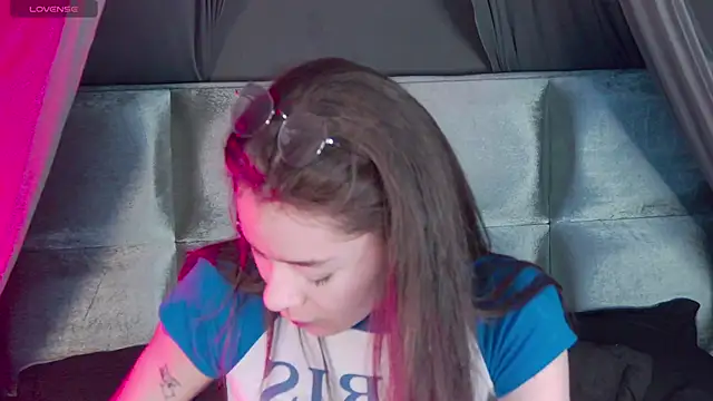 Snapshot of RavennMoonn chatting on October 2025 06:27:01 PM RavennMoonn online show from October 2025 06:27:01 PM