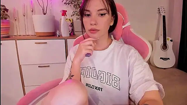 Snapshot of Voytinyme chatting on October 2025 06:30:02 PM Voytinyme online show from October 2025 06:30:02 PM