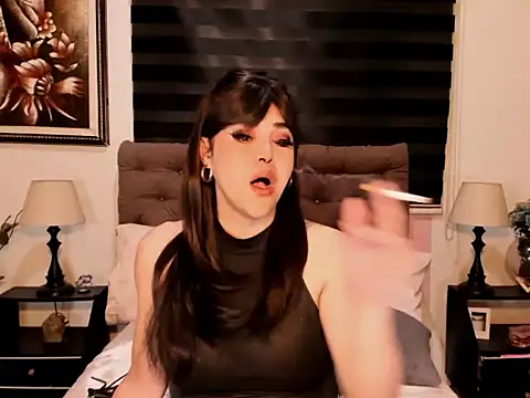 Snapshot of UrnextDoorTS chatting on November 2025 01:26:02 AM UrnextDoorTS online show from November 2025 01:26:02 AM