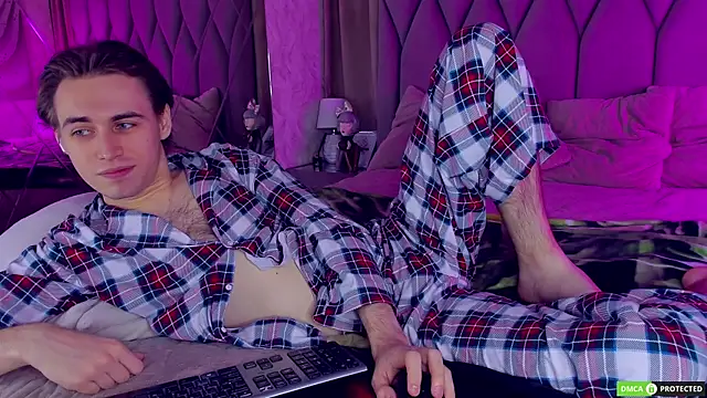 Snapshot of WilliamDyson chatting on November 2025 04:05:01 AM WilliamDyson online show from November 2025 04:05:01 AM