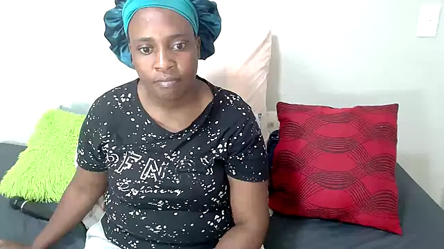 Snapshot of QueenRomaxx1 chatting on October 2025 12:39:02 PM QueenRomaxx1 online show from October 2025 12:39:02 PM