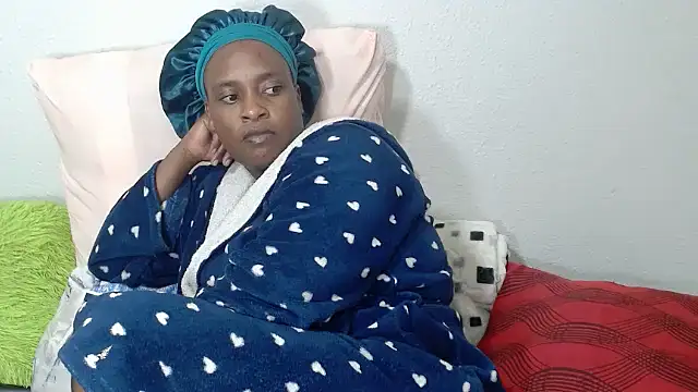 Snapshot of QueenRomaxx1 chatting on October 2025 06:30:01 PM QueenRomaxx1 online show from October 2025 06:30:01 PM