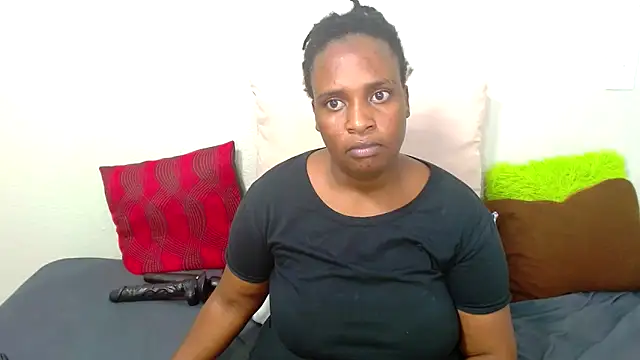 Snapshot of QueenRomaxx1 chatting on November 2025 04:38:02 PM QueenRomaxx1 online show from November 2025 04:38:02 PM