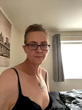 Curvy-Jinx online show from October 2025 12:03:01 PM