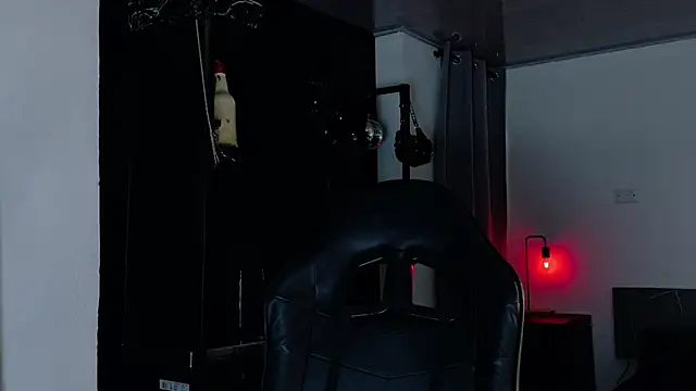 Angelabl0odborne online show from October 2025 07:58:02 PM