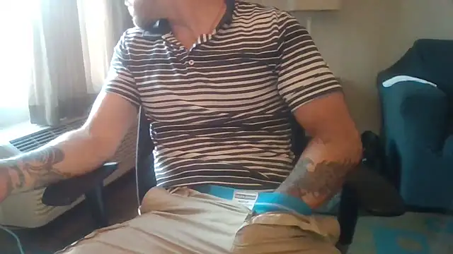Luv2SuckBWC92 online show from May 2026 11:27:02 AM
