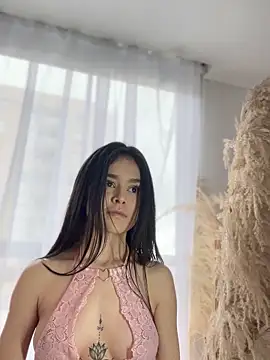 Sofi Leal online show from November 2025 03:00:01 PM