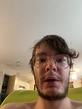 Snapshot of Hungboxer69 chatting on December 2025 10:26:01 PM Hungboxer69 online show from December 2025 10:26:01 PM