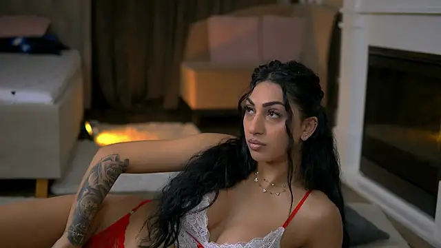 Snapshot of EmaHallee chatting on February 2026 03:54:01 AM EmaHallee online show from February 2026 03:54:01 AM