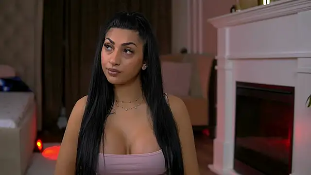 Snapshot of EmaHallee chatting on February 2026 03:44:02 AM EmaHallee online show from February 2026 03:44:02 AM