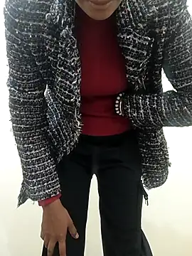 Alia-00 online show from December 2025 03:56:02 AM