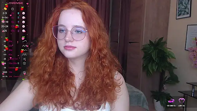 Snapshot of LunaSweet18 chatting on October 2025 11:30:01 AM LunaSweet18 online show from October 2025 11:30:01 AM
