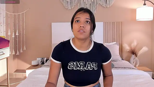 Camila Bustamante online show from April 2026 01:43:02 PM