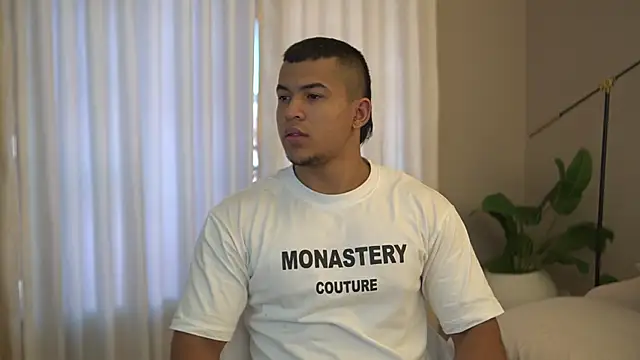 Snapshot of Thiago_Valente chatting on September 2025 12:59:02 PM Thiago Valente online show from September 2025 12:59:02 PM