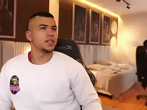 Snapshot of Thiago_Valente chatting on September 2025 12:51:02 PM Thiago Valente online show from September 2025 12:51:02 PM