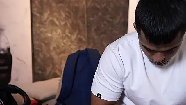 Snapshot of Thiago_Valente chatting on October 2025 12:50:02 PM Thiago Valente online show from October 2025 12:50:02 PM