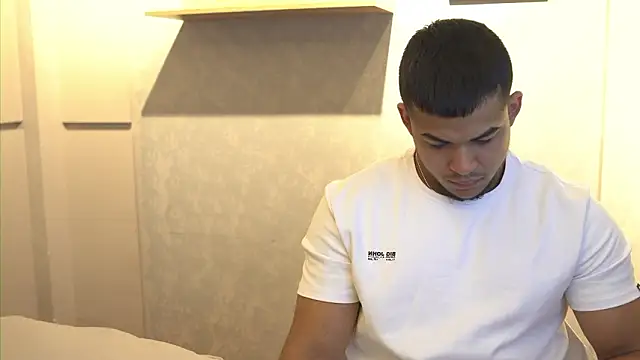 Snapshot of Thiago_Valente chatting on February 2026 12:44:02 PM Thiago Valente online show from February 2026 12:44:02 PM