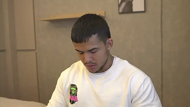 Snapshot of Thiago_Valente chatting on March 2026 01:18:01 PM Thiago Valente online show from March 2026 01:18:01 PM