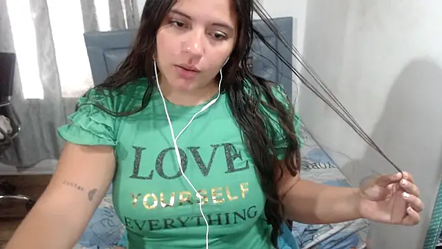 Snapshot of sarah_aguilar chatting on May 2026 03:51:02 PM sarah aguilar online show from May 2026 03:51:02 PM