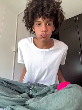 Snapshot of Max_Rain chatting on September 2025 08:10:01 PM Max Rain online show from September 2025 08:10:01 PM