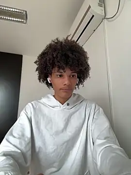 Snapshot of Max_Rain chatting on September 2025 06:10:01 PM Max Rain online show from September 2025 06:10:01 PM