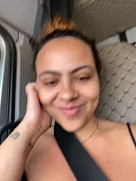 Chloe Leaozinho online show from October 2025 03:56:02 PM