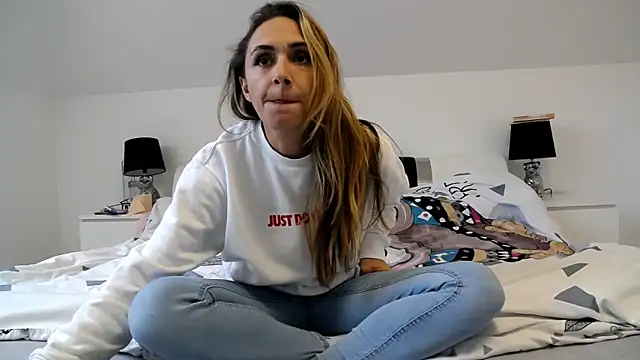 ArabianMalikah online show from November 2025 08:15:01 AM