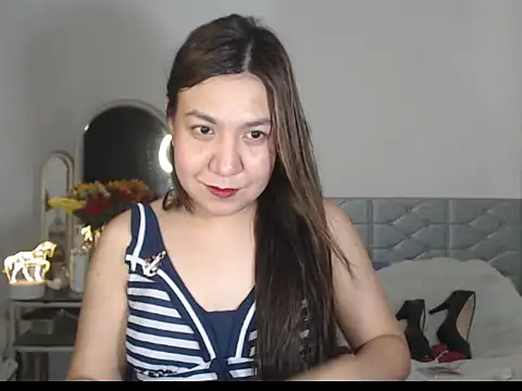 Snapshot of stellahugeX chatting on November 2025 04:12:01 AM stellahugeX online show from November 2025 04:12:01 AM