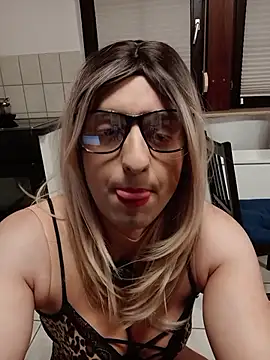 Snapshot of sina_sun25 chatting on December 2025 07:53:02 PM sina sun25 online show from December 2025 07:53:02 PM