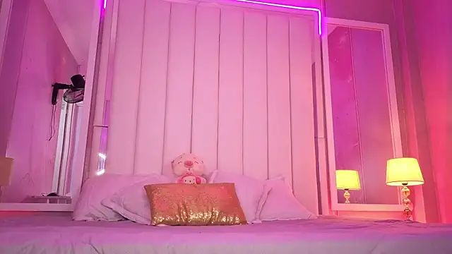 luna hot ass online show from June 2026 09:45:01 PM