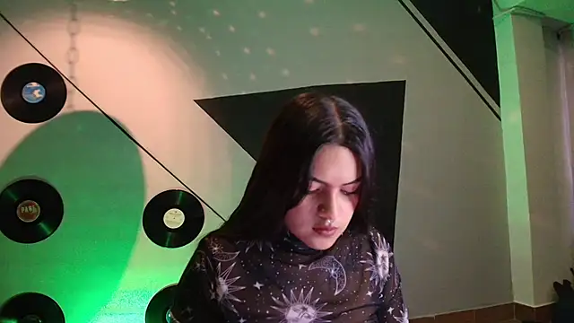 Lilith and Khloe online show from November 2025 11:18:02 AM