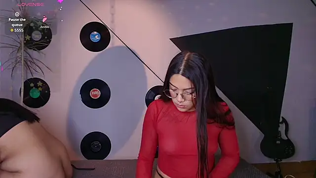 Lilith and Khloe online show from November 2025 11:24:02 AM