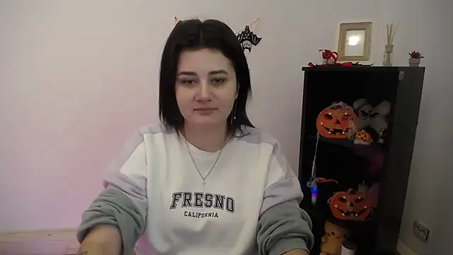 Katrin kiss  online show from November 2025 01:45:01 PM