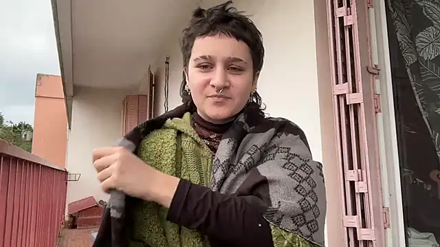 NIQUE TARAXX online show from September 2025 11:15:01 AM