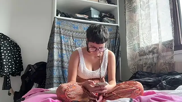 NIQUE TARAXX online show from October 2025 10:10:02 AM